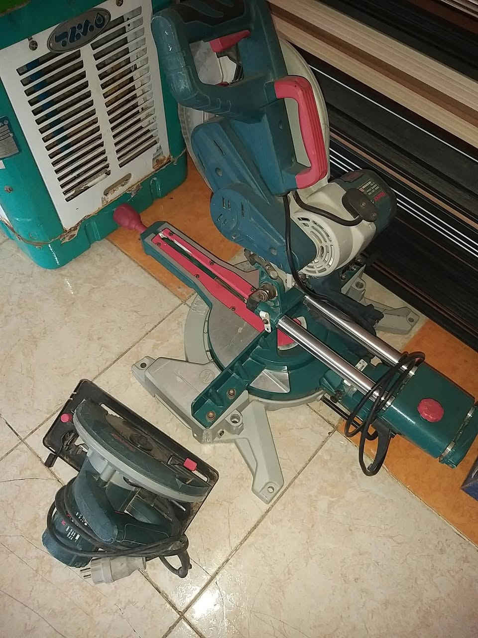 معدات مستعملة لمدة شهر واحد فقط للبيع للتواصل  ***********
