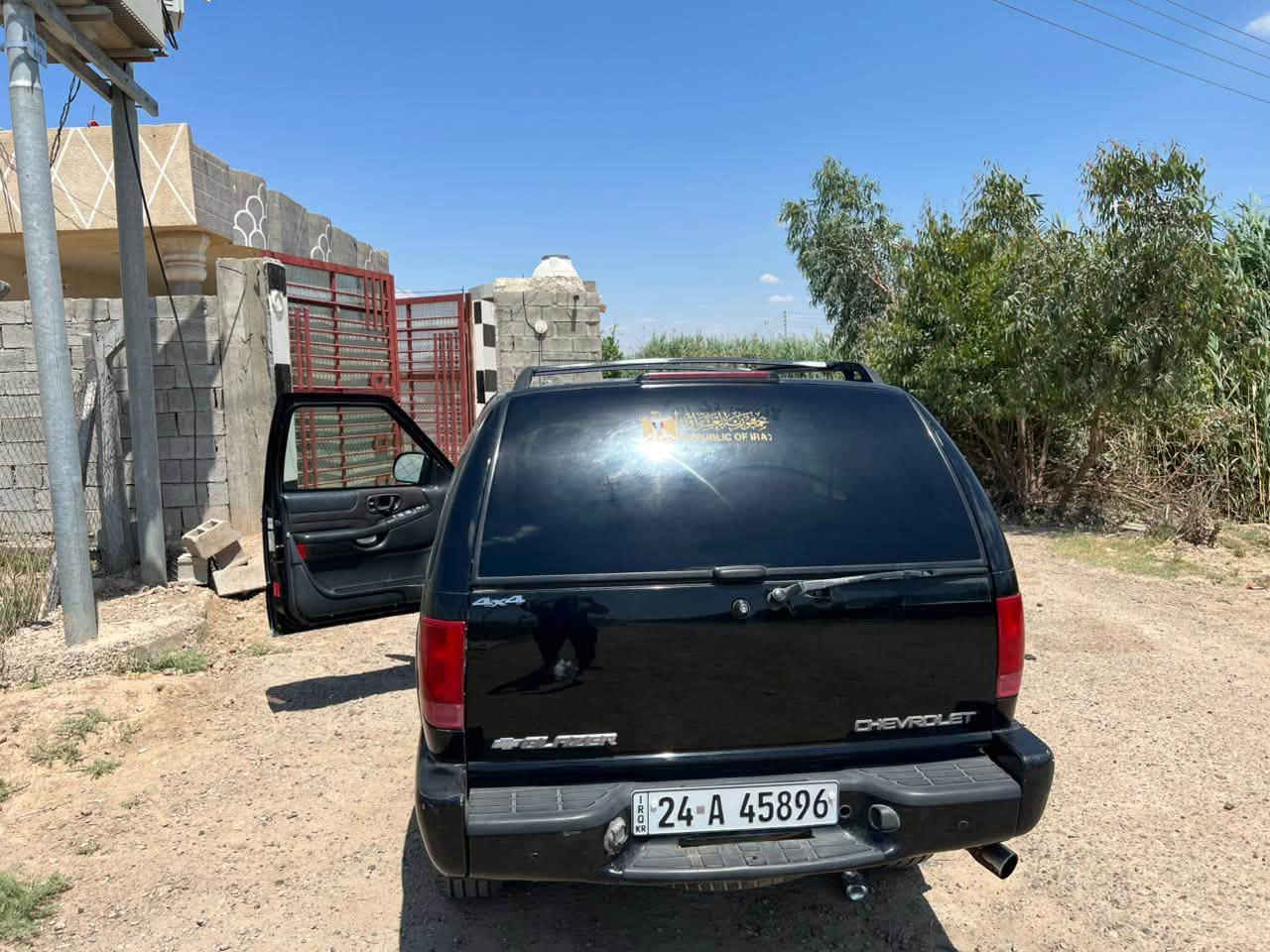 السلام عليكم ورحمة الله وبركاته بلايزر جيمي ٢٠٠٣ أمريكي 
مكفولة كفالة عامه محرك شركة تبريد ثلج مابيها 
لإصبغ ولا شي على وضع الشركة كهربائيات شركة 
تحويل ثاني يوم رقم دهوك السعر ٨٥او مراوس حسب القناعة
الرقم ***********
