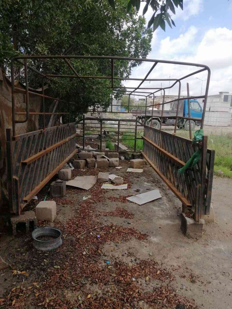 سلام عليكم
محجر للبيع 
طول ٥متر 
عرض متر ونص
السعر ٣٠٠وبي مجال 
***********
