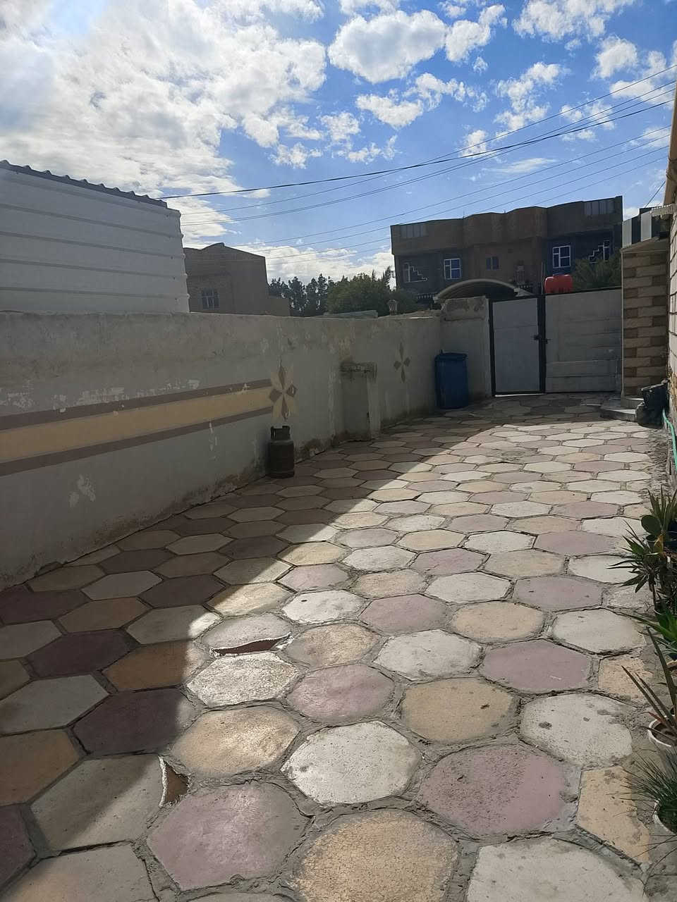 السلام عليكم
يوجد دارين متجاورين للبيع
المساحة // 600 متر 
العنوان // الهاشمية / محلة السادة ال سعبر / شارع البو عاشور (قرب جسر السياحي) 

للاستفسار والتواصل ***********
