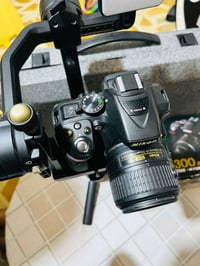 نيكون D5300 • عدسة ١٨-٥٥ مم VR • Zhiyun Crane 2S