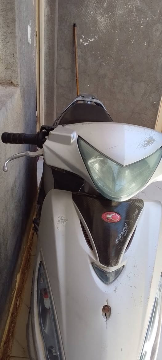 جي فور كامكو للبيع ، دراجة شلعة خير من الله تراي وين مايعجبك ، لايت عالي ناصي اشاير كيجات بانزين رون قفل جنطه ستير كلشي شغال ومابيها نقص ، مجفتها مره وحدة غراض اصلي شرط الفحص، دراجة حلوه وخدمية وماوكفتني
🛑 المكان ناصرية حي الفداء 
🛑 السعر 350 
☎️ *********** فقط اتصال لا يتوفر واتساب
