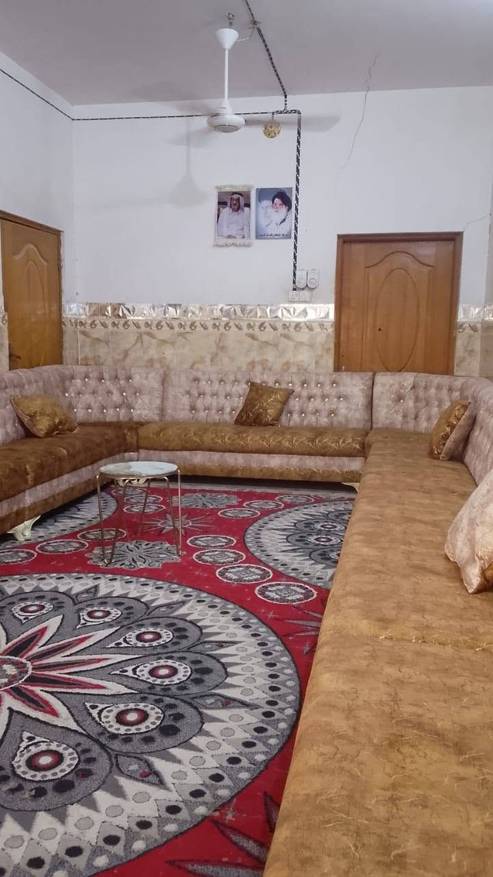 بيت 200 متر طابوا زراعي 
الواجه 16 متر والنزال 12 اونص 
ويكون بيتين كذلك كل بيت 100 متر منعزل 
يحتوي على غرفتين نوم وأستقبال وصالة طعام ومطبخ حار وبارد 
ومغاسل داخلية وخارجية ومكشوفتان وطارمة وكراج سيارة وحديقة 
مع هدية كاونتر 10 امتار وطباخ واوفن وساحبة وسبلت شرط ممستعملات 
شارع 12 متر 
الاساس صب 
والسقف شيلمان 
السعر 40 قفل 
واذا بيت واحد 25
العنوان علوة الفحل شارع الفلل قرب صورة
الامام العباس عليه السلام 
***********
جاهز للتطويب 
مبني عام 2016 
ومعاملته كاملة للتطويب

