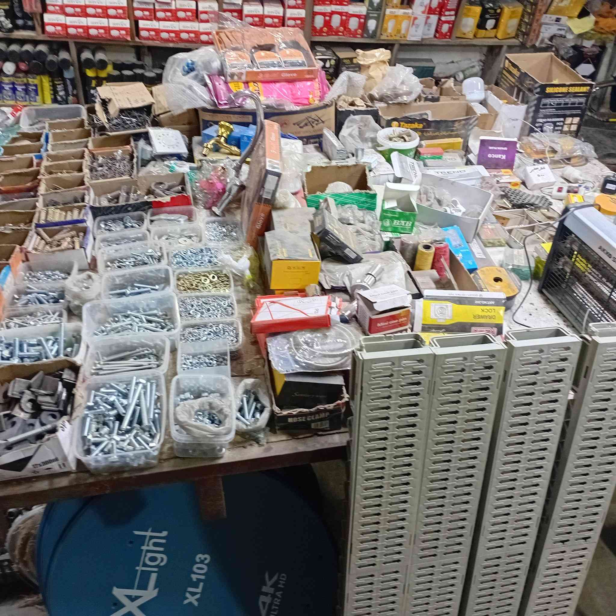 السلام عليكم ورحمة الله
مواد انشائية تجهيز كامل غراض بالكامل للبيع مع الرفوف
مثل ما موضح بالصور 
المكان بغداد مدينة الصدر 

السعر شلعة ب ٧ 

الرقم   ***********
