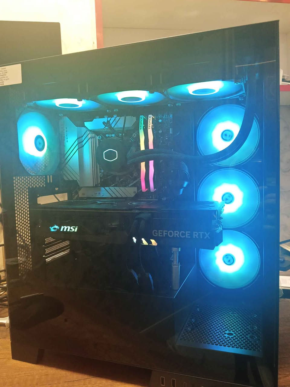 CPU :i9 13900kf
GPU : RTX 4070 ti msi 12gb 3xfan
Mb: z790 pro Asus
Ram :2x16 GB 32gb 6000mhz tforce RGB
Hard: 1tb 980 pro Samsung
Psu : 850 watt msi gold
Liquid cooler 3x fan 
Cover aio 360 2la jam 

سعر : 1650$ أربيل, العراق


**إذا كنت صاحب هذا الإعلان وتريد حذفه لأي سبب، رجاءا أرسل رسالة إلى الدعم الفني**