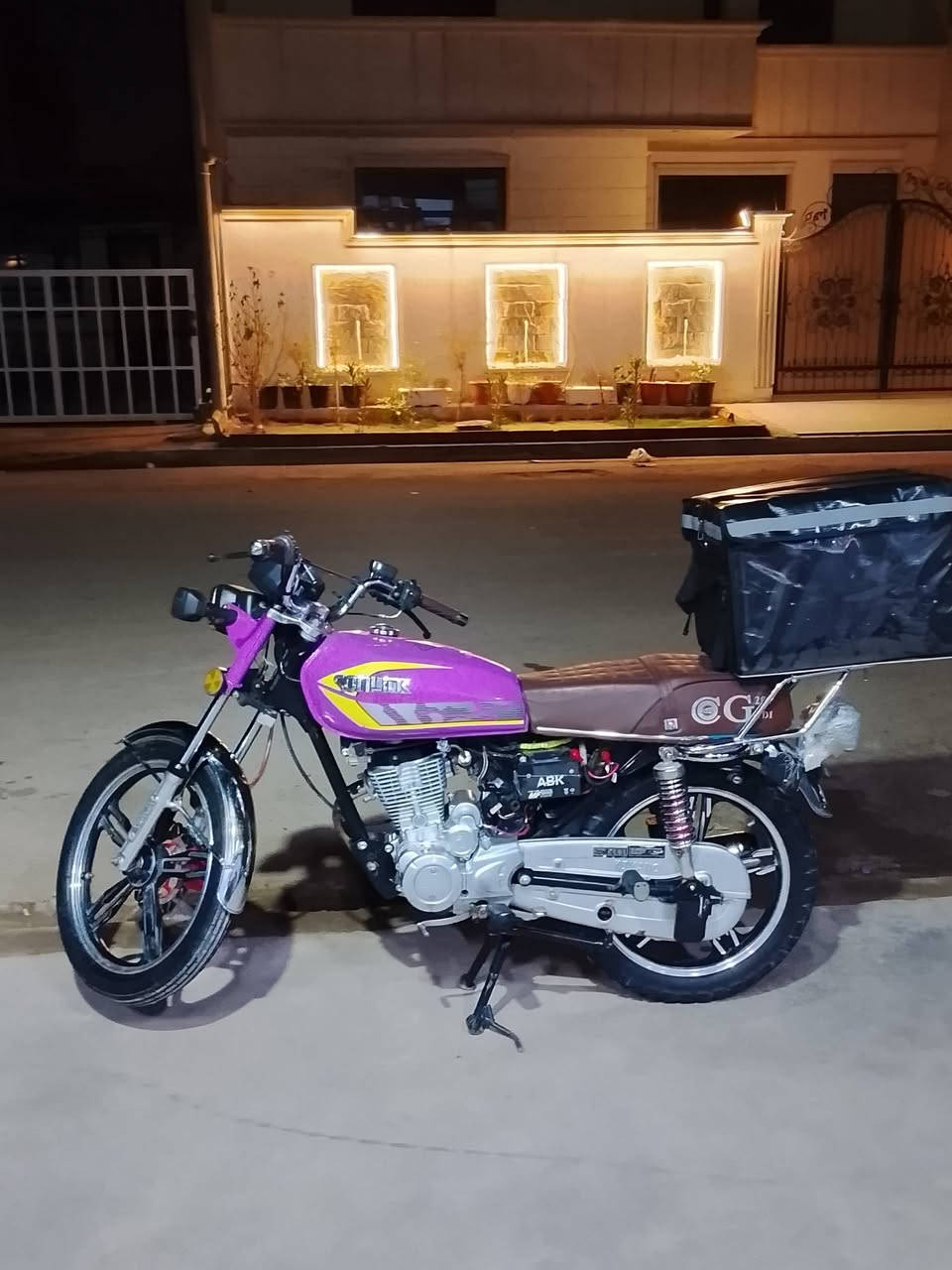 السلام عليكم دراجه للبيع ايراني خمسه كير الدراجه حلوه باوراق المكان بغداد الدوره التل الموديل 24 سونيك***********
