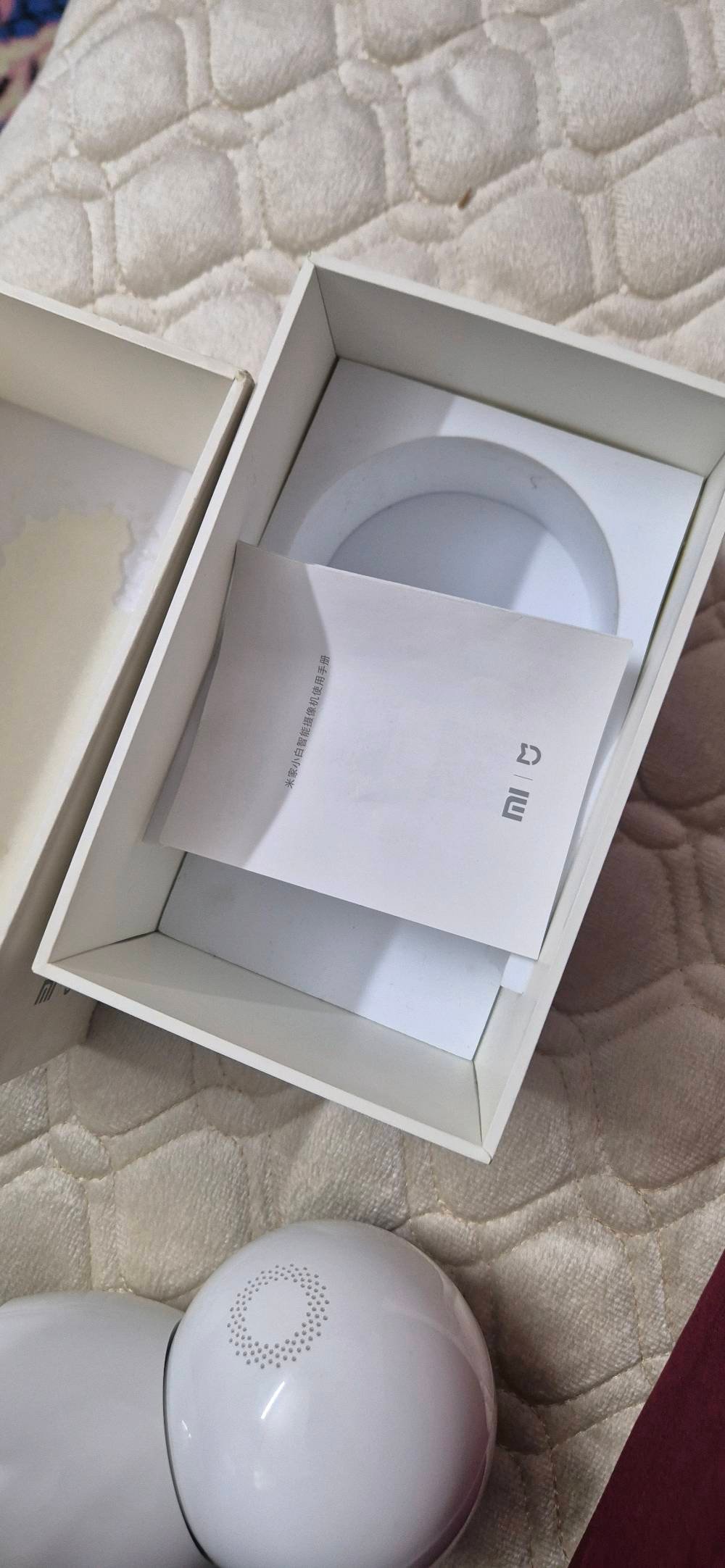 كاميرا واي فاي شاومي منفذ مال كلكسي تشتغل على الشاحنه نفسها بس بدون شحن جديد غير مستخدم ابيع هالموجود ما اعرفلها