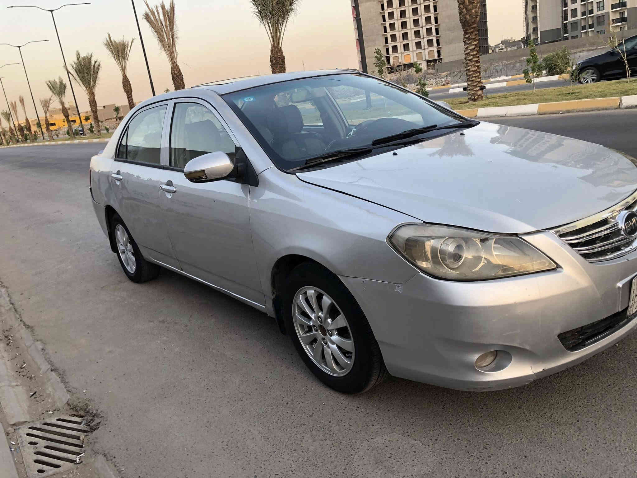 السلام عليكم للبيع BYD G3
السيارة كير عادي مكينة جديد 
تخم تاير جديد 
باتري جديد
كهربائات شغالة 
السيارة بيها نواقص خفيفة 
متوكفك بل شارع مستعجل علة بيعتها صاحب يريد تحويل ثاني يوم السعر ٥٢ وبيها مجال مكان السيارة بغداد 
رقم تلفون ***********
وتساب. ***********
