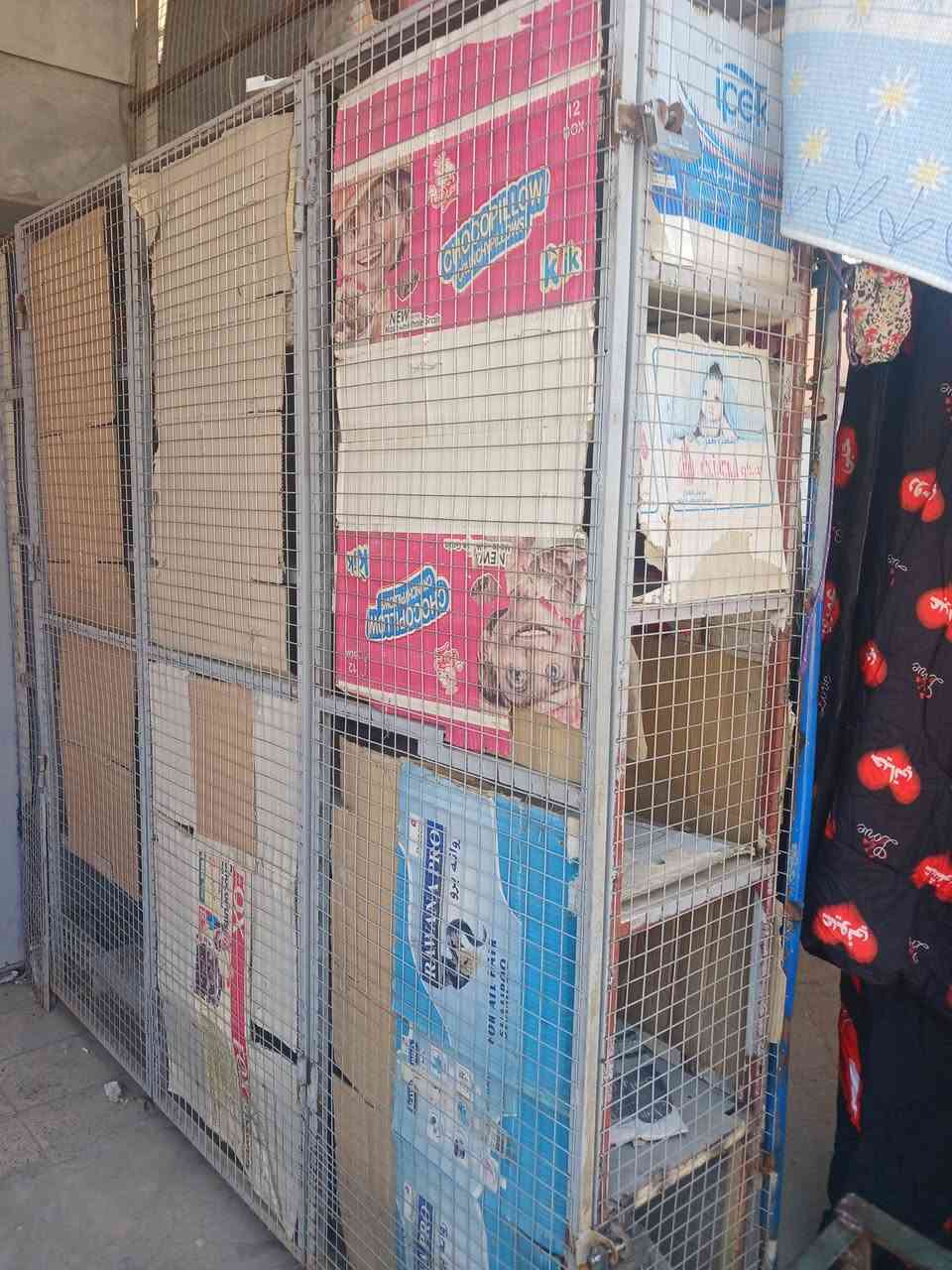 رفوف حديد للبيع العدد ٢ واحد مترين ونص في اتلاثه مقفل مع باب دفتري والثاني مترين في اتلاثه مدرج الكماليه حي الزهراء السعر ١٧٥ الاتصال ***********
