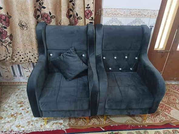 تخم 10 مقاعد كلش نضيف 100%مكان طويريج
شارع الحمداني 
السعر 350 مع المجال 
***********
