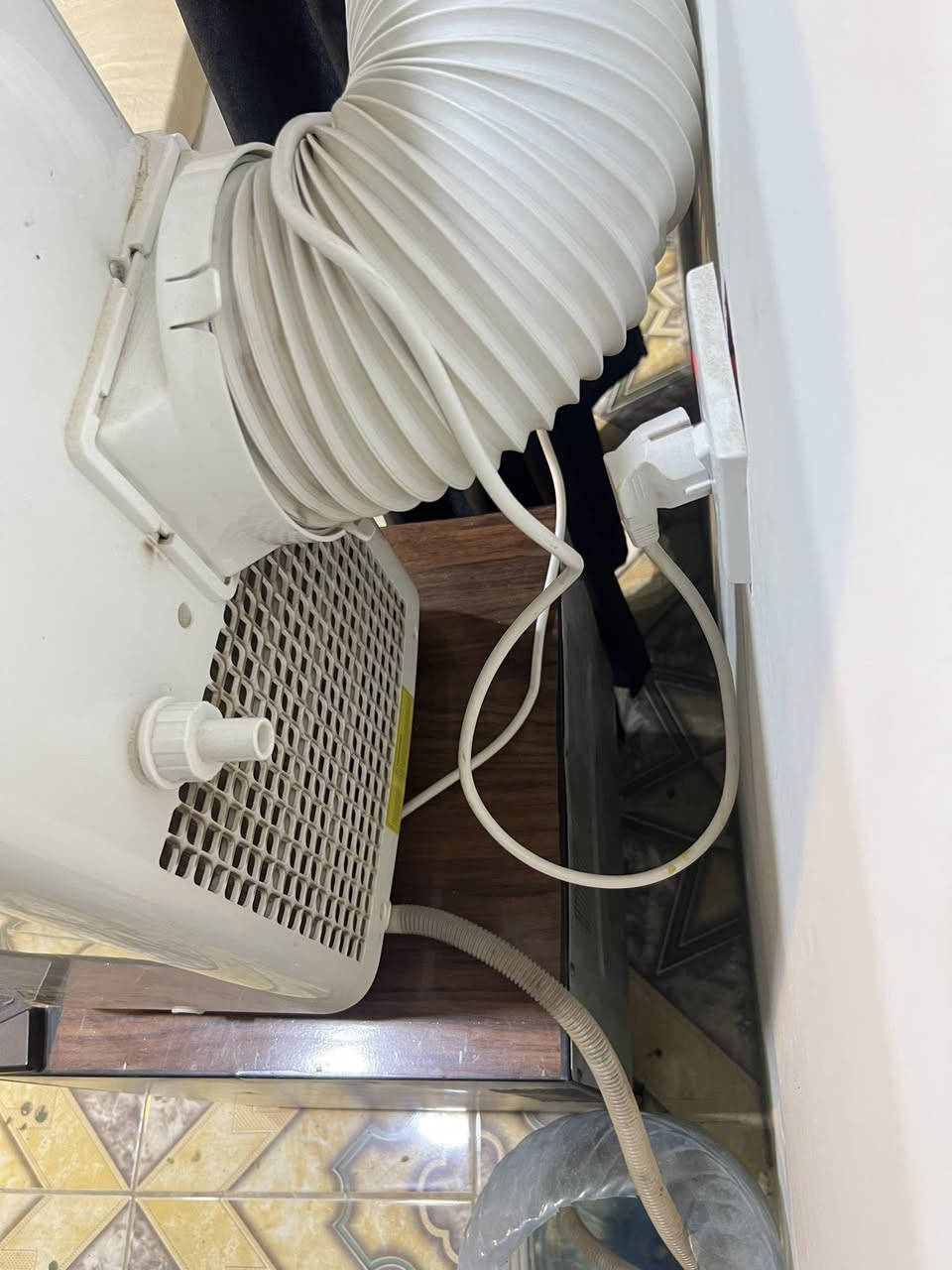 سبلت Emblema EM PC9 للبيع
مستعجل اريد اصفي البيت

تبريد قوي طن  9000 BTU مناسب للصيف العراقي  

ريموت تحكم كامل  

تحكم عن طريق التلفون  

خاصية طرد الرطوبة  

مراوح قوية عالية الدفع  ٣ امتار 

خرطوم خارجي لطرد الهواء الحار  

صوندة لتصريف المي    

سهل النقل والحجم مناسب وما ياخذ مساحة  

مناسب للغرف، المكاتب، المحلات والكرفانات  

شغال ممتاز وما يحتاج أي تصليح استخدام شهرين 

يستهلك تقريبًا ٣-٤ أمبير اقتصادي

الجهاز مابي اي عيب 

البيع مستعجل والسعر مناسب، الجاد يراسل

_______________

فرۆشتنی خێرا دەمه‌وێت ماڵ چۆڵ بکەم

ساردکردنەوەی بەهێز 9000 BTU گونجاو بۆ هاوینی عێراق

ریمۆتی کۆنترۆڵی تەواو  

کۆنترۆڵ لە ڕێگای مۆبایلەوە  

تایبەتمەندی دەرکردنی شێ  

فانی بەهێزی هەوادەر ٣ مەتر  

خرطومی دەرەوە بۆ دەرکردنی هەوای گەرم  

صوندەی تایبەت بۆ دەرچوونی ئاو  

ئاسانە بۆ گواستنەوە و قەبارەکەی گونجاوە و شوێنی زۆر ناگرێت  

گونجاوە بۆ ژوور، ئۆفیس، دووکان و کارڤان  

باش کار دەکات و هیچ پێویستی بە چاککردنەوە نییە، تەنها دوو مانگ بەکارهاتووە  

نزیکەی ٤ ئەمپێر بەکاردەهێنێت و ئابوورییە

ئامێرەکە هیچ عەیبێکی نییە  

فرۆشتنەکە خێرایە و نرخەکە گونجاوە، کەسی جدی پەیوەندی بکات


**إذا كنت صاحب هذا الإعلان وتريد حذفه لأي سبب، رجاءا أرسل رسالة إلى الدعم الفني**