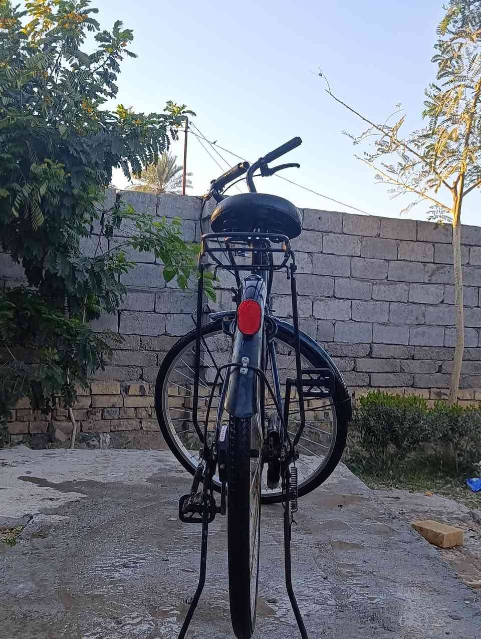 بايسكل حجم 26 جديد مال حاويه الله شاهد اشتريته قبل أيام وهسه اريد ابيعه اشتريته با95 بس هسه مستعجل عل بيعته بي مجال للشراي مكاني دبله وهذا رقمي ***********
