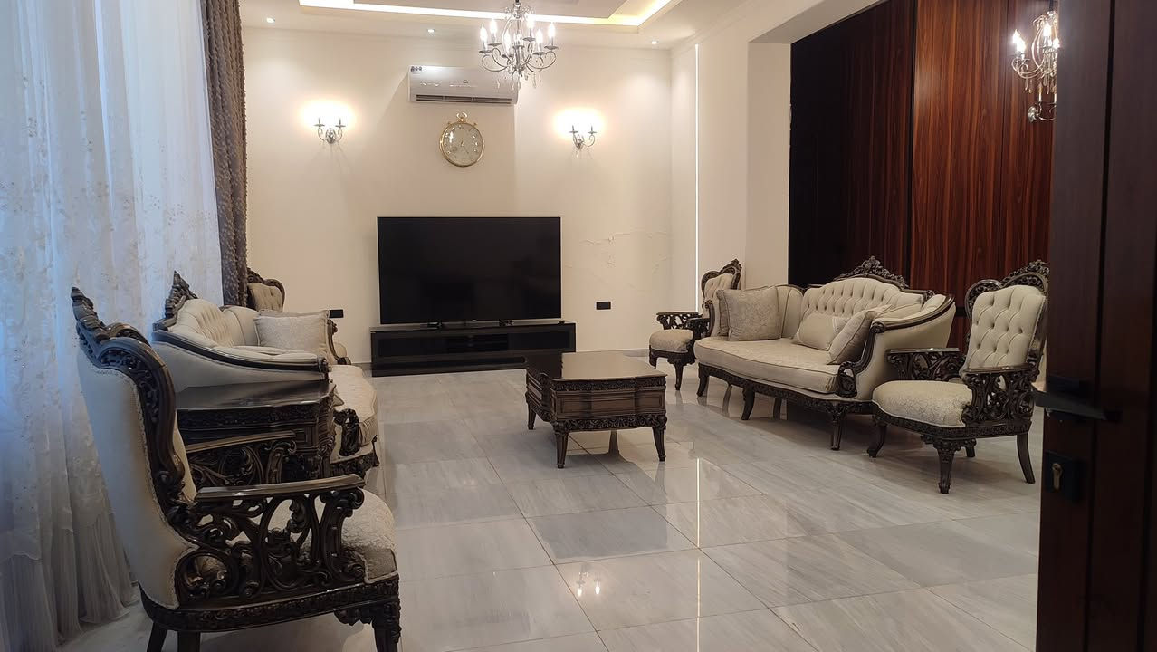 🌴 مزرعة فاخرة للإيجار اليومي - بغداد (البوعيثة) 🌴
تبحث عن مكان هادئ ومميز لقضاء أجمل الأوقات مع العائلة أو الأصدقاء؟ 🤔✨
نقدم لكم مزرعتنا المتكاملة والمجهزة بأعلى مستويات الرفاهية والتسلية في أجمل مناطق بغداد الخضراء (البوعيثة) 🌾
🏡 المزرعة مجهزة بـ:
 مسبح خارجي كبير (نظيف ومعقم بالكامل) 🏊‍♂️
 مساحات خضراء واسعة وحدائق منسقة لجلساتكم 🌲
 صالة ألعاب مجهزة بـ PlayStation وجلسة مريحة 🎮
 منضدة ألعاب لعشاق الحماس والتحدي 🏓
 صالة داخلية مكيفة ومجهزة بكافة الخدمات ❄️
 مكان مخصص للشواء (باربكيو) 🥩🔥
📍 العنوان: بغداد - البوعيثة -شارع الڤلل 
📞 للحجز والاستفسار، يرجى الاتصال على الرقم ***********

متوفر الحجز جميع ايام العيد سعر اليوم الكامل 500 الف
