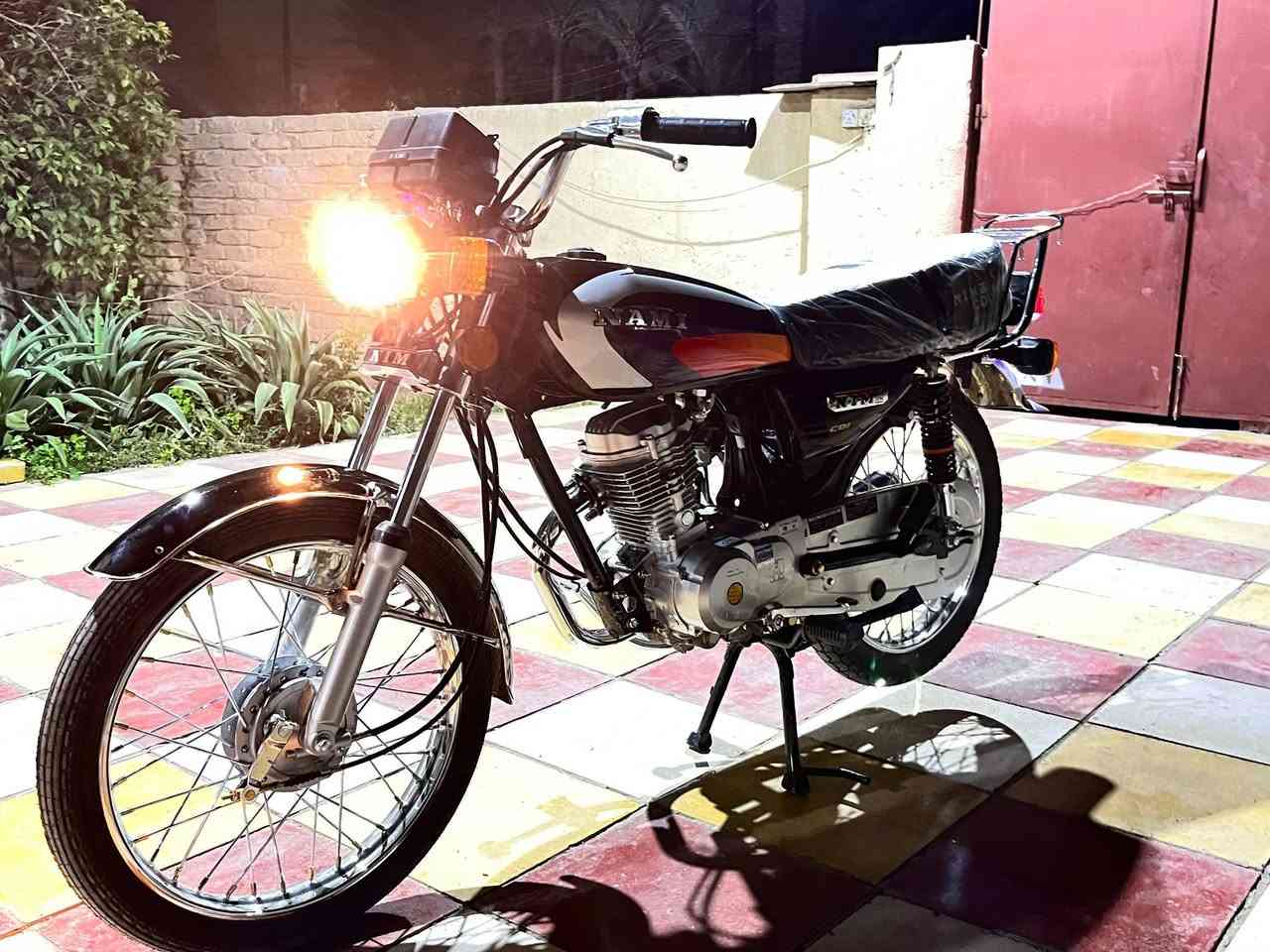 السلآم عليكم من رخصة الادمن
دراجة للبيع فقط

 النوع /   نـامـه {{طبق شلامچه}}

الموديل /2027
*دراجه طالعه بيوم 1/31

وكيلهَ /السلامي بالحله

*دراجه بعدهي على السحگ
اول تبديلة دهن

*أوراق سكنر

*كفاله عامه من التاير للتاير

المكان /بابل، الحله، ابو غرق الاوسط قرب العلويه شريفه(ع)

السعر /900 وبيهه مجال ((حگ الجيه))

الرقم / ***********

اعذروني على الإطالـه
