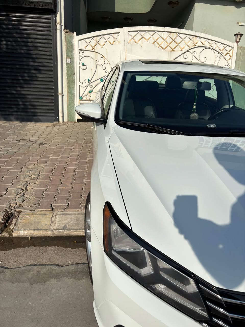 🚗 للبيع: فولكس واجن باسات 2019 (Wolfsburg Edition) 🚗السيارة نظيفة جداً وبحالة ممتازة، ومكفولة من النواقص
.📌 تفاصيل السيارة والمواصفات:الموديل: كلين تايتل2019.الفئة: وولفسبورغ إدشن (Wolfsburg Edition) - وارد أمريكي.
رقم أربيل (تحويل أو وكالة مضمونة).
المحرك: 2.0L تيربو، نشط جداً واقتصادي بالوقود.العداد (المسافة المقطوعة): [ 135ألف كم].
اللون : أبيض.
لون الداخل: [ لون الكراسي : جلد  / أسود].✨ المواصفات والكماليات:فتحة سقف كهربائية.بصمة تشغيل وبصمة أبواب.شاشة كبيرة تدعم كاميرا خلفية متطورة وأنظمة ابل وكار بلي.
كراسي تدفئة للمقاعد الأمامية.رادارات أمان كاملة (حساس النقطة العمياء بالمرايا + رادار مانع اصطدام أمامي).تبريد قطعتين ثلج ما شاء الله.ويل كب بلاد، تواير بحالة ممتازة.💰 السعر : [ 165 ورقة وبيه مجال بسيط].📍 مكان السيارة: [كركوك ].📞 للاستفسار والاتصال : [***********]. كركوك, العراق
