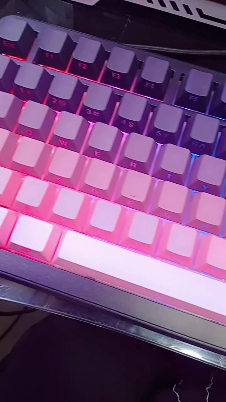 لوحة مفاتيح ميكانيكية للألعاب (Mechanical Gaming Keyboard) من العلامة التجارية الشهيرةAJAZZ، وتحديداً من سلسلة لوحات المفاتيح التي تأتي بتدرج الألوان الوردي (Gradient Pink) مع إضاءة RGB الخلفية


**إذا كنت صاحب هذا الإعلان وتريد حذفه لأي سبب، رجاءا أرسل رسالة إلى الدعم الفني**