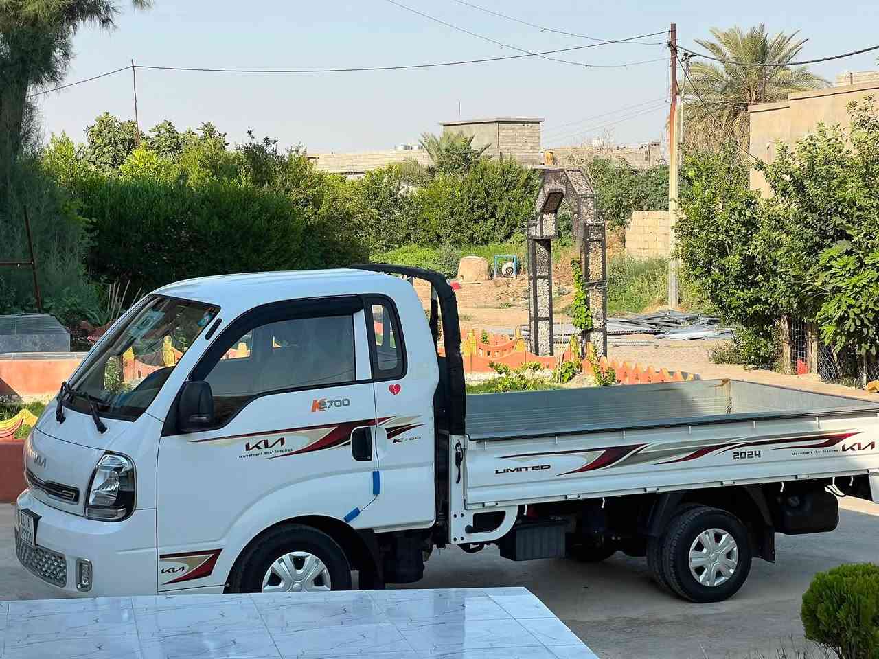 السلام عليكم كيه للبيع موديل 24 رقم صلاح الدين سنويه وهزه جديده السياره مكفوله كفاله عامه شرط عل وضع الشركه كير محرك اكسل  شاصي كلها بل شرط ماشايله حمل خلاص مال بيت مكان السياره قريه المسحگ السعر 157 وبيها مجال الشراي يتصل ***********
