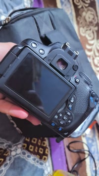 كامره كانون650  وياه زوم رياضي 300/70   حزام كتف  جنطه  رام  بطارتين  ...