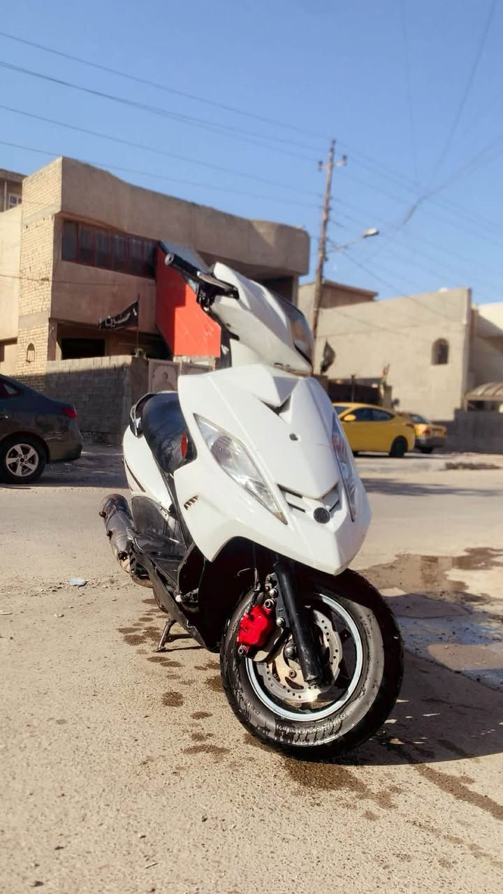 سلام عليكم دراجة جيتي ار البيع مكينة خير من الله دراجة بلادية برغي ما مفتوح بل مكينة  بيهة منضومة زنون  وة صدر خلفي رياضي وة كلج امامي رياضي. وة  بجم المامي بي فطر وة نقصهة بس ترايش بقط بغداد ***********
