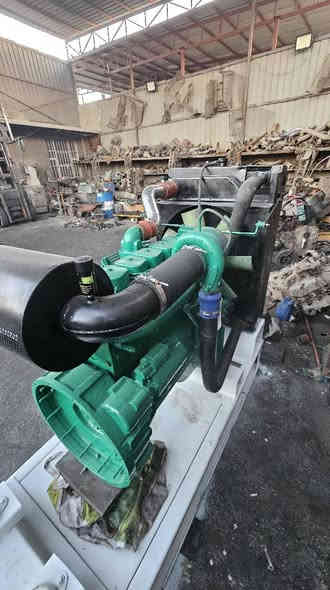 كمنز 102
6 سلندر سوبر جارج  
نقص فقط توليد  
التواليد الي تنشد عليه 110kva .
100kv. 150kv......
قدرة فعلية 300 امبير حد اقصى 
***********
السعر 29 ورقة
