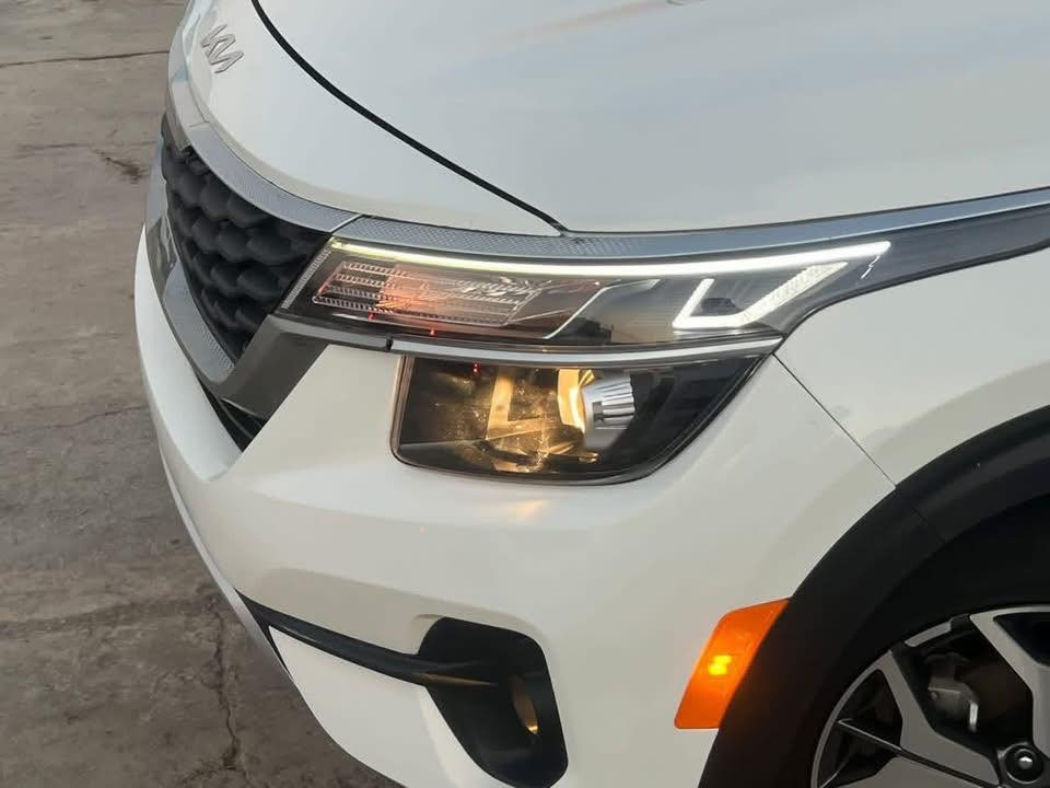 سلام عليكم للبيع كيه سلتوز موديل 2023 موصفات تحكم جهتين حاكيه مانع نزلاق شاشه كبيره ولمس كامره دواره رادار مامي وخلفي اشاير بل مري مري شفط لد امامي شغال لد خلفي ولكب كروم حجمه 17 كشاف امامي شغال حجم المحرك 2000 دوش ماشيه 16 الف كشنات تدفه السياره بدون صبغ بدون تبديل بدون بارد بيها كارت بخشم البنيد وتصليح الدعاميه فقط 
السياره مرقم بابل 
السعر ١٦٥
***********
