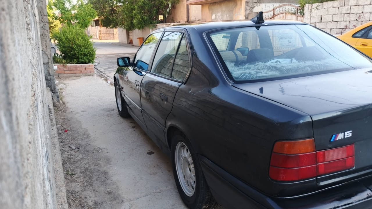 للبيع بكركوك ✅✅✅ 
موديل 1992 كير محرك اب تبريد شرط سنويه جديده مشروع وطني شرط تحويل حجم 525 محرك  يرهم مراوسه هم


**إذا كنت صاحب هذا الإعلان وتريد حذفه لأي سبب، رجاءا أرسل رسالة إلى الدعم الفني**