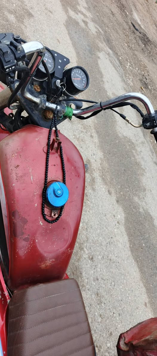 سلام عليكم ستوته دايوان وراق كامله موديل 15كهربائيّات كامله تايرات جدد العنوان ديالى خان بني سعد سعر 800وبيه مجال ***********
