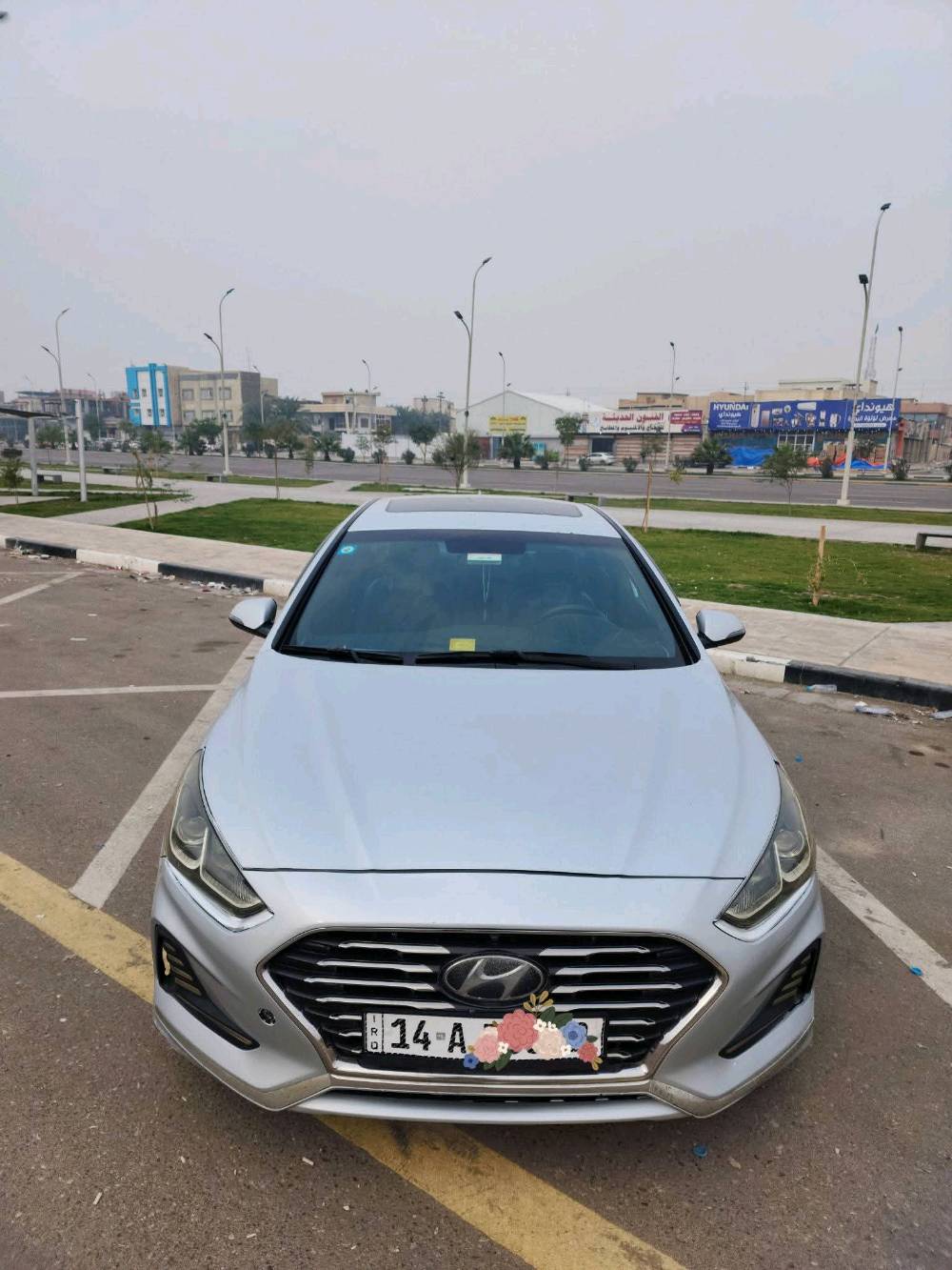 سوناتا مديل 2018 وارد امريكي فول موصفات فئه السبورت معروفه موصفاته حادثه بسيط فقط البنيد مصلح نفسه بدون ايرباك كفاله كير ومكينه وتبريد خير من الله حداديه جديده باتري جديد استخدام شخصي باسمي السيارة كامله هزه ورقم وسنويه جديده توني مكمله ماشيه 85 ميل 
السعر 140 وبيه مجال بسيط 
متواجد واتساب ***********