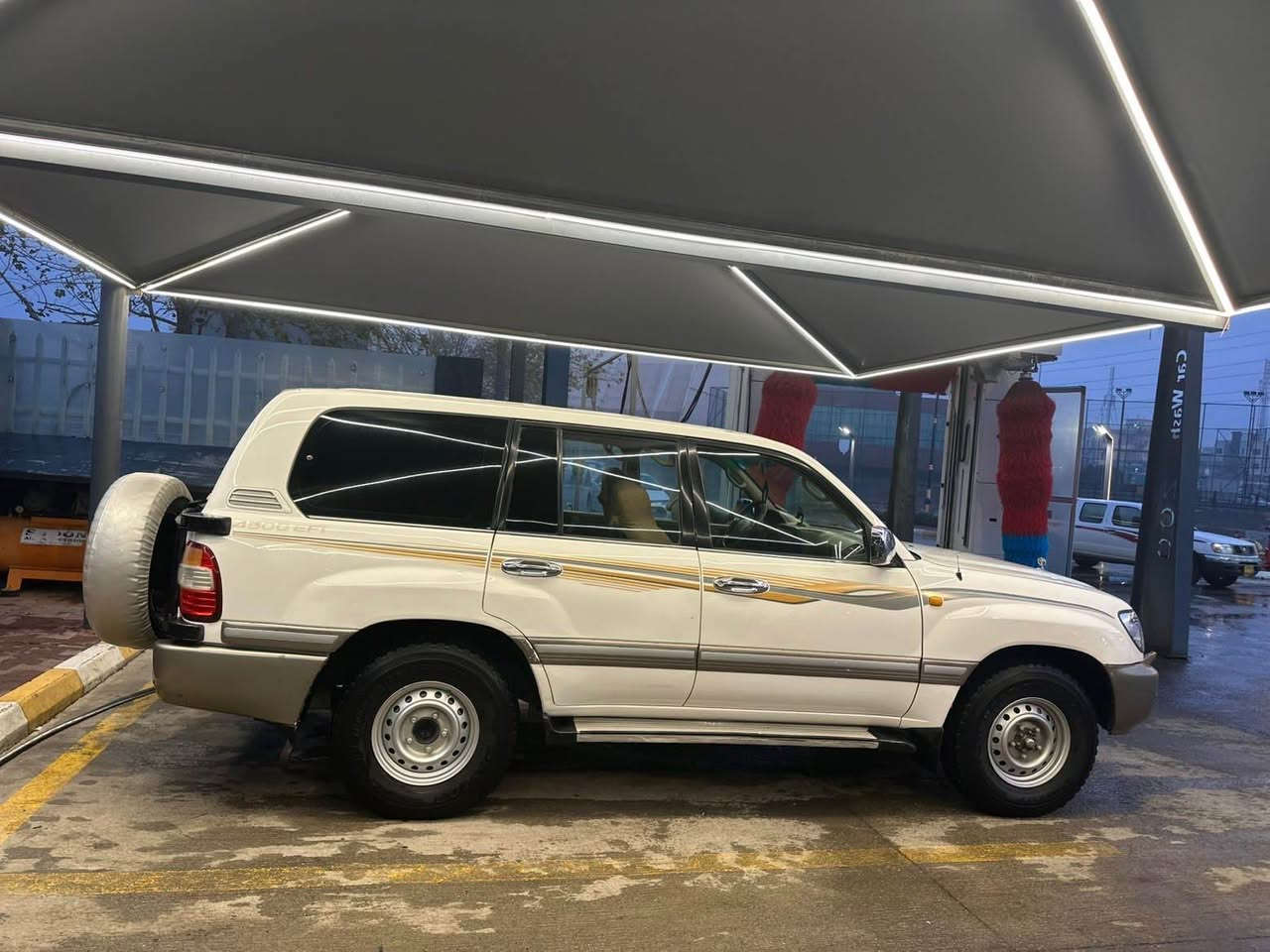 مۆنیکا ٢٠٠٢. سێروبع     ***********ناو زەرد سەلاجە  تەبرید مەرکەزی هەمو گیانی مەزبوت.  یەک چەمە لەغی دواوەی بویاخە. توزی لەزگەشی خواردوە     کامل مەسروفە.  رەقەم ئەسلی یە سەنەوی تا ٢٠٣٠ تازەیە. السليمانية, العراق
