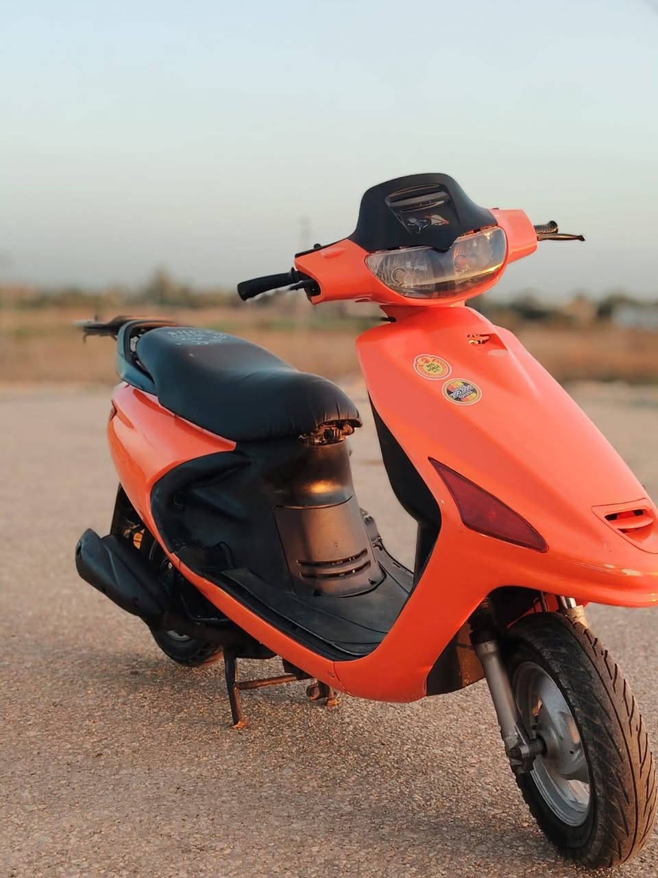 سلام عليكم شباب دراجه فراشه فحل الون برتقالي  للبيع مكينه لاتبخير ولا تنقيص مامفتوحه
كهربائيات شغاله باتري جديد نكره سلف  لايت اشاير بك لايت كلها شغاله  مكينه خير من الله 
مكان الدراجه 🏠 الديوانية 
قضاء غماس 
السعر 💵 450 وبيها مجال للطيبين 
للاستفسار اكثر اتصل ***********
