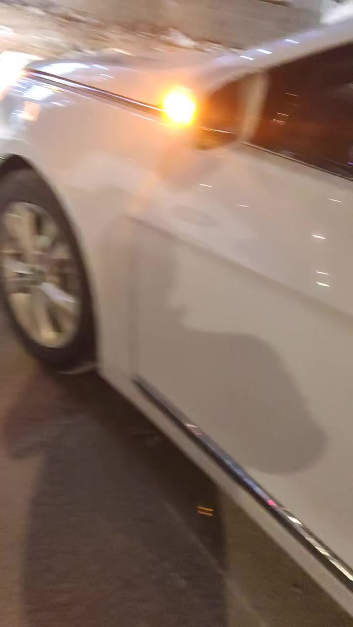 سوناتا خليجي 2011 دوش محرك 2400  بيها ربع بنيد صبغ وربع من الباب الخلفي صبغ والباقي مكفول ..السيارة نظيفه جدا بانوراما..مري شفط تبريد درجة اولى ...حساسات..كاميرات خلفيه..نظام ايكو ...نظام زينون مري شفط والسيارة جاهزة من كلشي
اريدها ب128 وبيها سونار ورقها انكليزي دهوك والسيارة باسمي وسنويتها ل2030والسيارة موجودة بالحله ***********
