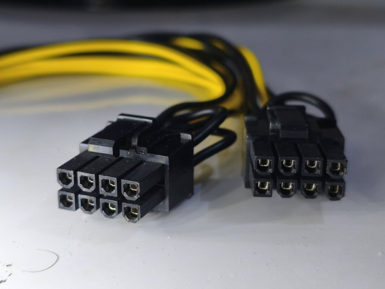 كيبل كرت شاشة الجيل الخامس PCIE 5.0 قدرة 600 واط ماركة vetroo السعر 5

كيبلات تقسيم كرت شاشة  4pin الى 2 في (6+2) السعر الف 

بغداد الزعفرانية توصيل متوفر


**إذا كنت صاحب هذا الإعلان وتريد حذفه لأي سبب، رجاءا أرسل رسالة إلى الدعم الفني**