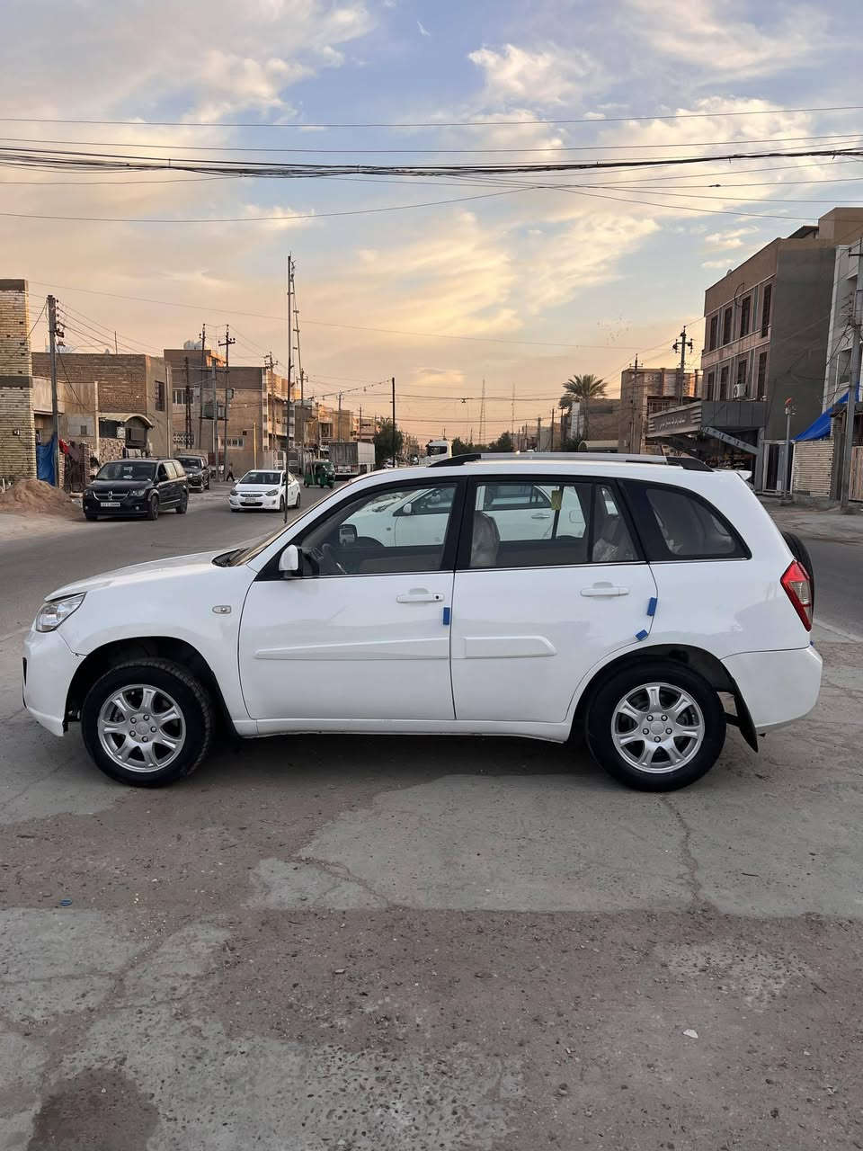 السلام عليكم تيكو 13 رقم بغداد بسمي بدون ضربه بدون حادث بيها شويه صبغ جماليه بجاملغ الاماميه  وشويه بجنطه كير مكينه على وضع الشركه تدفئه تبريد ثلج.. السياره فتحه سقف وشاشه وتحكمات وحساسات خلفيه السياره جاهزه للاخير وبدون اي نقص السعر 58 العنوان الشعب للاستفسار ***********📲
