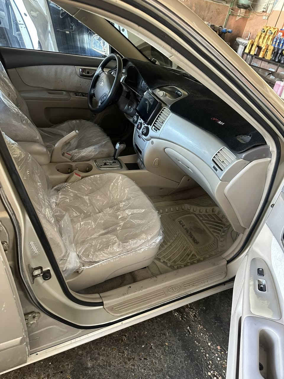 سلام عليكم 
ابتمه مديل 2006 
وارد امريكي 
محرك 6 
تبريد ثلج. 
حداديه جديده 
تخم تاير. جديد 
صبغ عام.  
70 وبيهه مجال 
الاستفسار ***********
