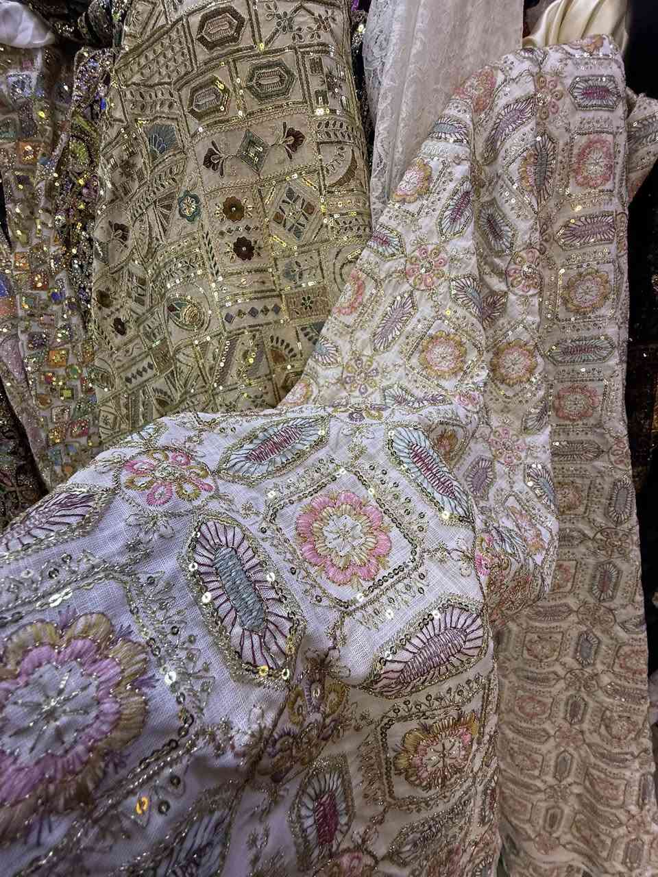 كتان هندي مطرز 🍃.   سعر المتر  20 آلاف دينار 😍

التوصيل صار 3 آلاف لكل العراق 🇮🇶 وتدللون 😘

للحجز واتساب *********** ☎️

زورونا عنوانه بغداد الكاظمية سوق النخله أقمشة الفراشه 🦋
