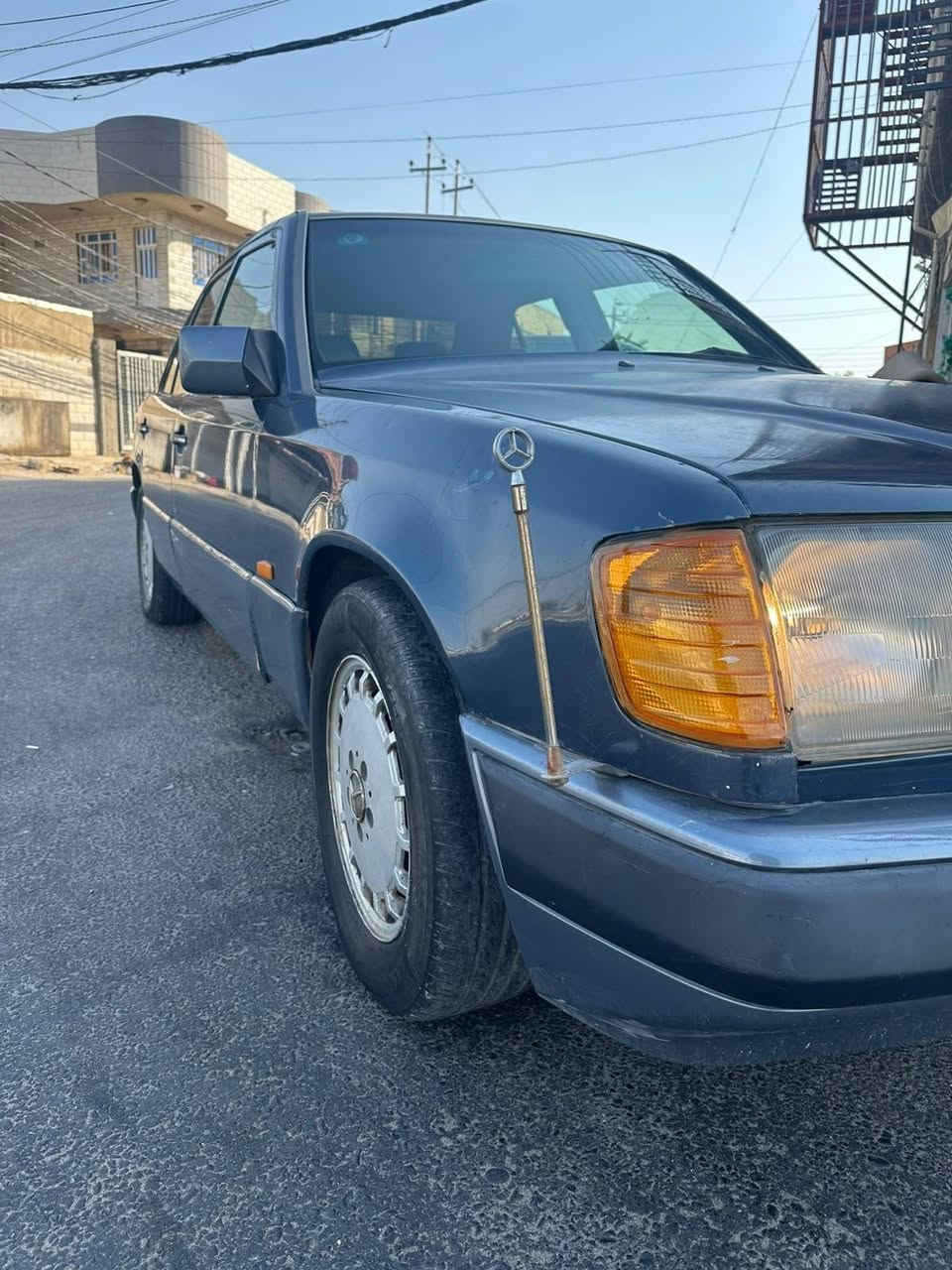 السلام عليكم ورحمة الله وبركاته 
بيع مستعجل 
مرسيدس Mercedes Benz W_124
موديل 1991 
مكينه بلاديه 300عنكبوت  مكينه بيه ضعف
كير كفاله جديد 
ماشيه 180 قابل للزياده 
رقم بغداد بسمي 
حداديه حلوه 
وكهربائيات كله شغاله
غرفه جلد جديده 
تبريد شغال
بدون حادث 
بدون خياسات 
سياره جاهزه بل عافيه ع ياخذه 
السعر 42 
العنوان كربلاء 
 ‭***********
