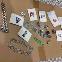 بروشات • قلايد • ٢٣ قطعة