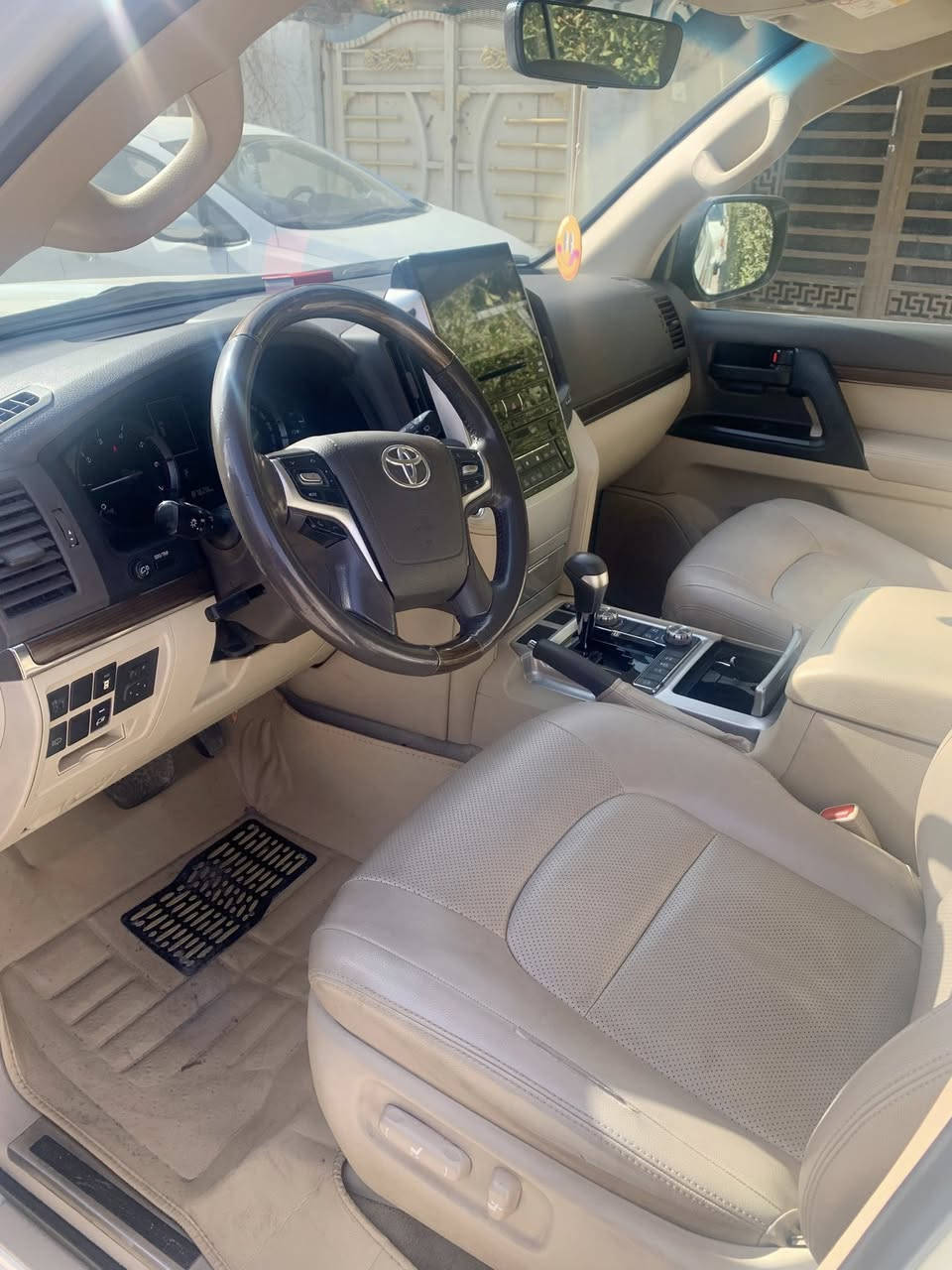 السلام عليكم
 لاندكروز 2021 
السيارة مكفوله كفاله عامه عدا بارد بسيط حسب السونار المرفق بالصور
 ماشية 87 الف حقيقي عليها ادامه دوريه كامله
رقم بغداد الجديد 
محرك 6 سلندر 4000
تشغيل عن بعد
دشبول ليزري
‏مرايه جانبيه قلاب
لايت اسود 
‏‏- دفع رباعي
‏‏- هوك بلادي 
‏‏- تشغيل بصمة 
‏‏- دخول ذكي
‏‏- مثبت سرعة
‏‏- فتحة سقف
‏‏- شاشة ملاحة باللمس
‏‏- اربع كاميرات 
‏‏- مقاعد كهرباء2 وجلد 
‏‏- اشارات بالمرآة
‏‏- كشافات ضباب
‏‏- حساس امامي خلفي 
السعر 495 $  العنوان بغداد / المشتل
الاتصال ***********
