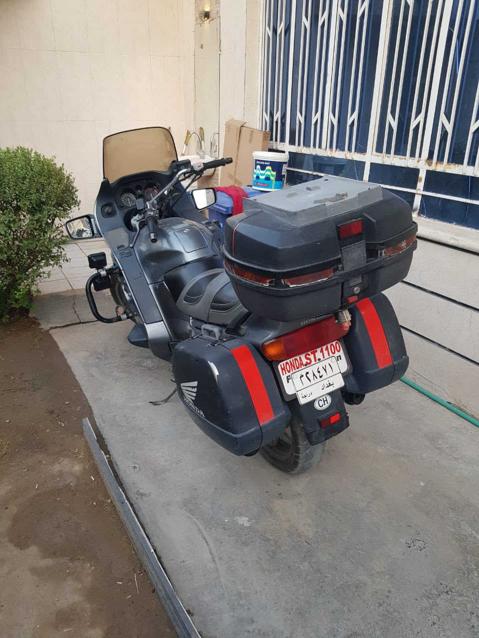 السلام عليكم ورحمة الله وبركاته دراجة للبيع !
هوندا ST1100 ياباني
تاريخ الصنع /1994
دراجة مرقمة باسمي تحويل بنفس اليوم دراجة جديدة وخير من الله مال رمبة دراجة على ايدي ومكفولة من التاير للتاير كفالة عامة برغي ما مفتوح منها دراجة مال رحالة وين متريد تراي الك عسى ما للبصرة دراجة نضيفة وعلى ايدي اكفلها الك من الشخط ومثل مموضح كدامك بالصور الدراجة حلوة وخير من الله وتشوفها بالواقع بعد احلة الشراي وجاد ليكسر بحلال الناس ولو ما تضايقت على لفلوس ولا ابيعها والي يشتريها بالف عافية ومن كلب طيب وصافي دراجة جديدة وتجي تشوفها وتفحص وتاخذ تراي وين ميعجبك وبيك خير وتدلل 
السعر المطلوب 37 ورقة يعني بالعراقي ( 5,500,000 ) وبيها مجال للشراي ويدلل 
اتصل على الرقم التالي اذا تحب تعرف تفاصيل اكثر (***********) متواجد واتساب
