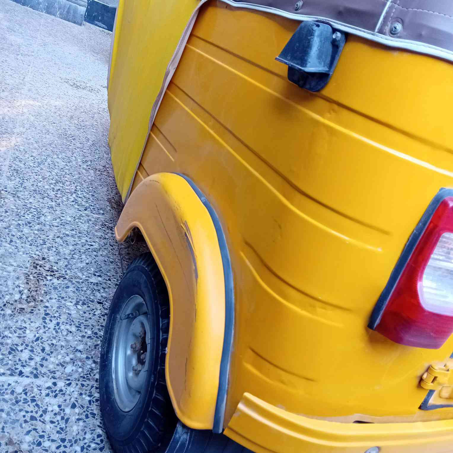 السلام عليكم تكتك موديل 2020 شهر 6 
جاهزة ربع ما تذب عليهه  ورقمها كربلاء مستلم سنويه فقط 
سعرها 5و800 وبيها مجال بسيط ملاحظة شرط التحويل ثاني يوم
رقمي *********** للتواصل
