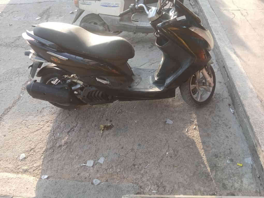 سلام عليكم دراجه للبيع دراجه مكينه كفاله نضافه الكفرات ٨٠ بلميه تايرات جدد دسكات جدد شلعه معدل مكينه خرسه الدراجه ناعمه كلش وكلش نضيفه الله شاهد للبيع السعر ٩ونص وبيها مجال حك الجيه  مكاني بغداد الشعب حي التجار ***********
