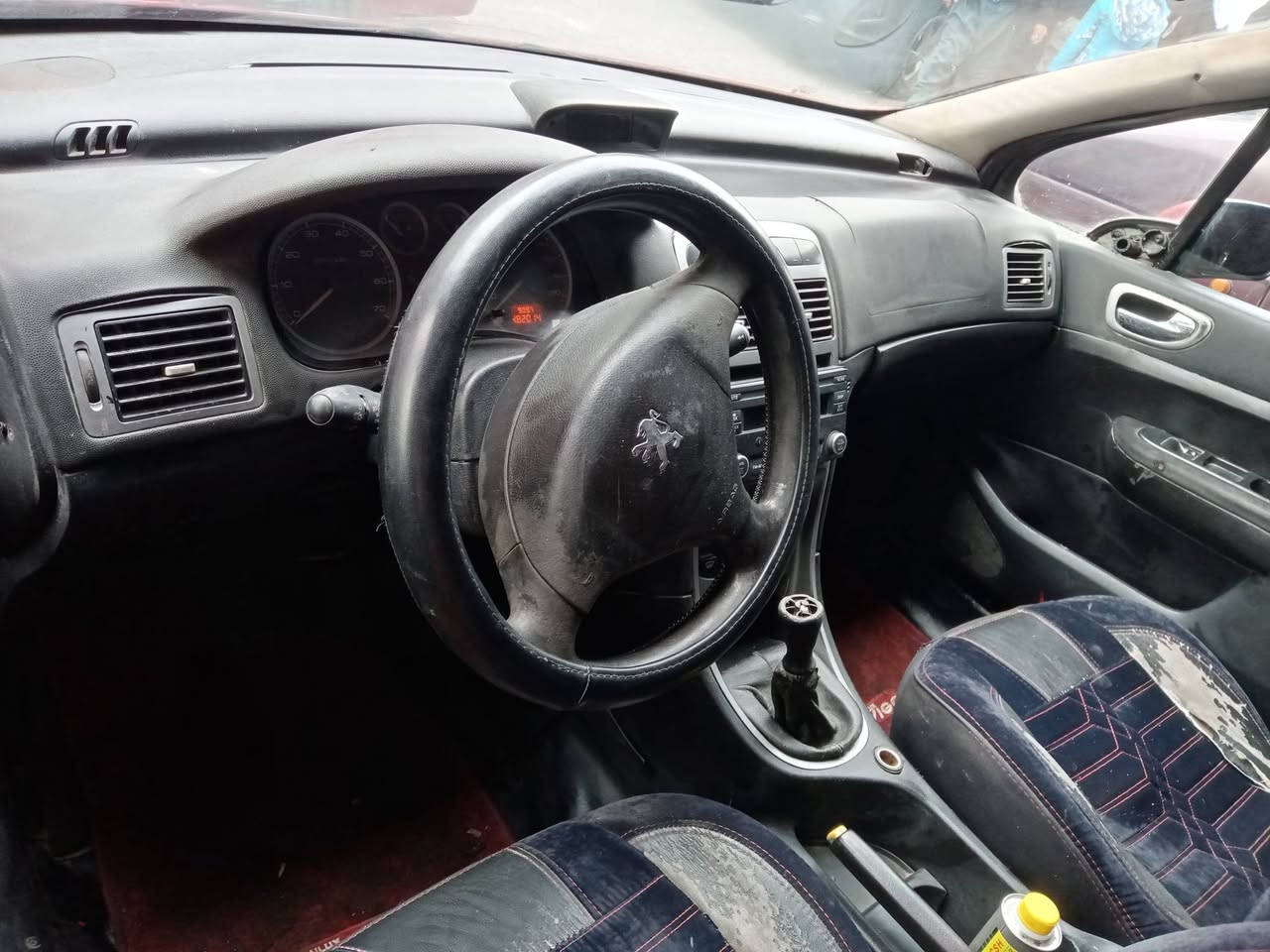 ب
بيجو2005رقم نينوى ألماني سنويه 27محرك كير شرط طخم جديد تبريد شغال مصبوغه عام كير عادي
االسعر٣٥ بيها مجال بسيط
***********
