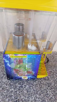 خلاط عصير نضيف للبيع بسعر 550.للتواصل خاص او على رقم 07817940402