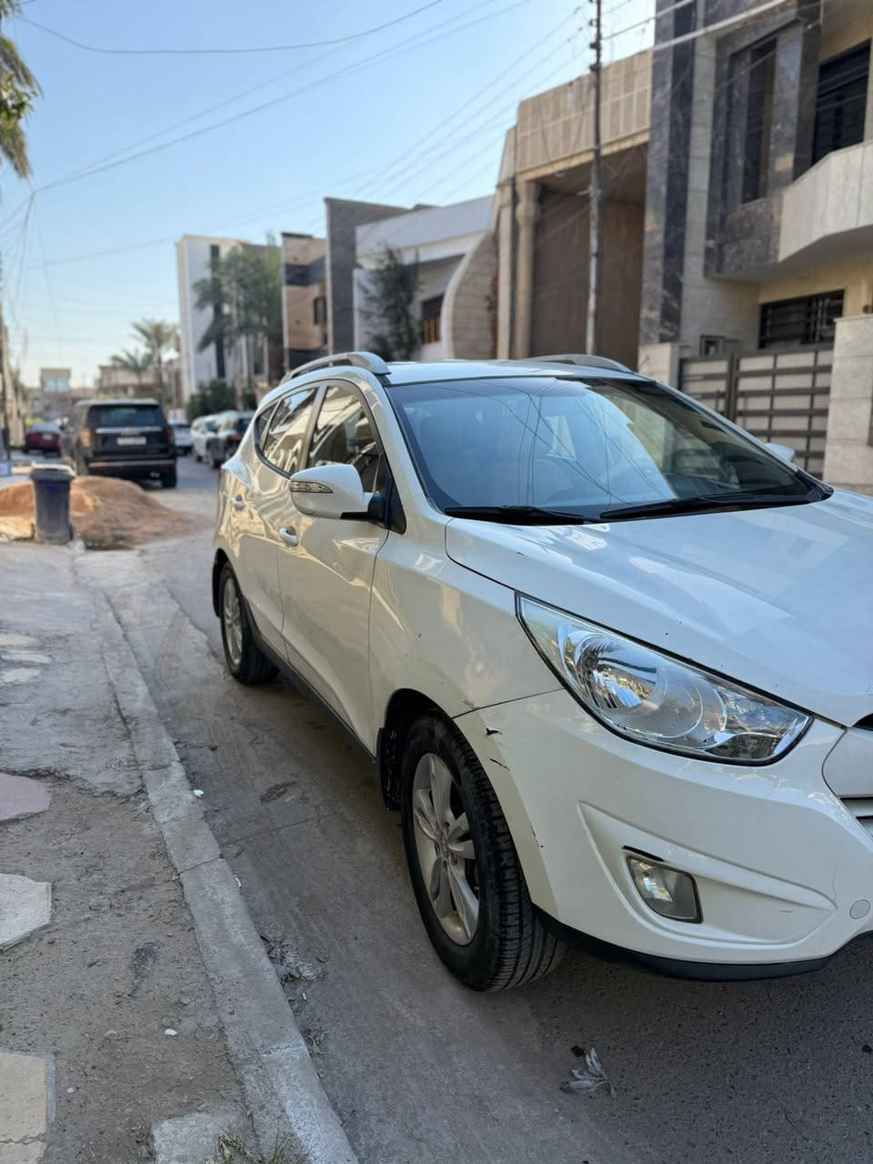 السلام عليكم 
توسان خليجي موديل ٢٠١٠ شكل ال ٢٠١١
بيها صبغ بابين عكس السائق وجاملغ 
السعر ١١٠
بغداد السيدية 
***********
