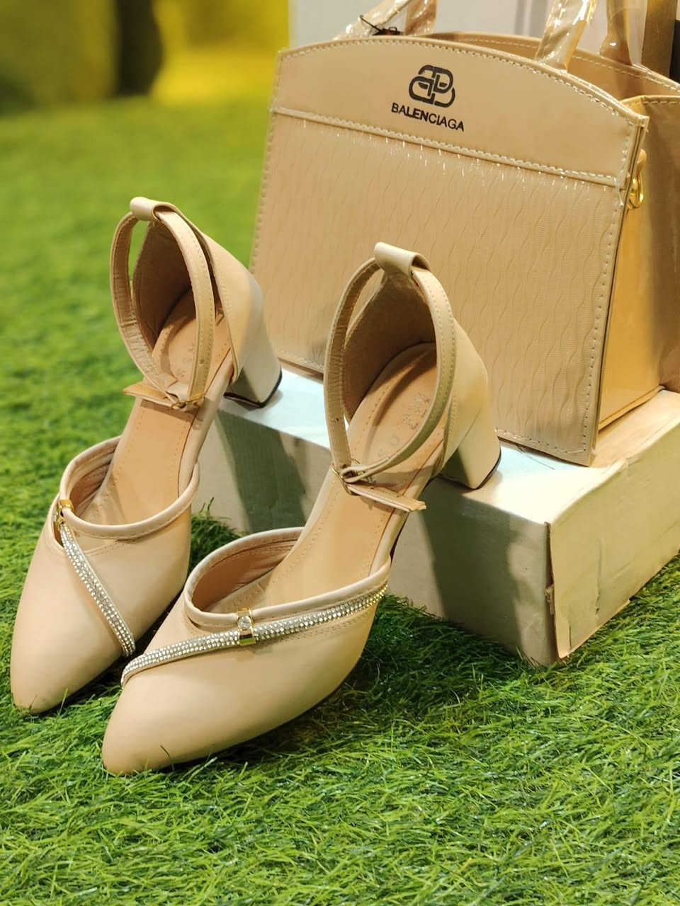 العرض كامل 15 الف 
التوصيل محافظات 5 الف 
توصيل داخل النجف 3 الف


**إذا كنت صاحب هذا الإعلان وتريد حذفه لأي سبب، رجاءا أرسل رسالة إلى الدعم الفني**