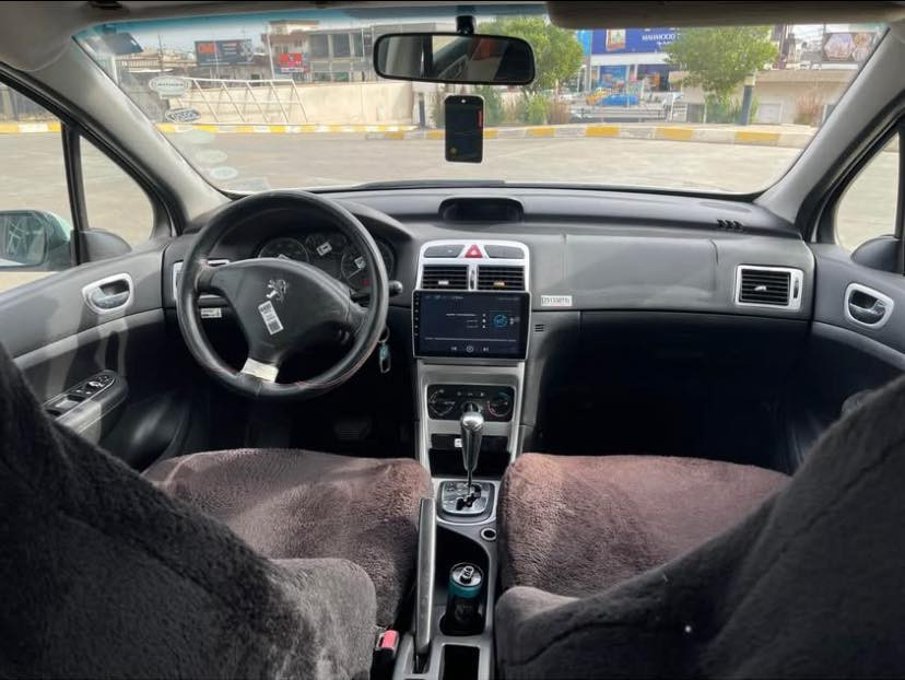 سلام عليكم بيجو ٣٠٧  ٢٠٠٦ كير محرك تبريد شرط  نضيفة حيل بي صبغ شبرين يم باب السايق فقط شرط الفحص شرط الغرامات شرط التحويل 
السعر69 ورقة وبي مجال 
***********
