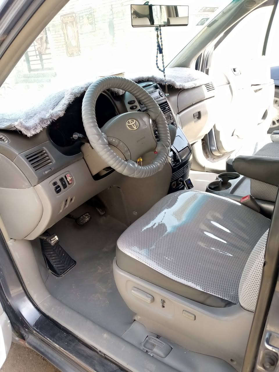 سلام عليكم تويوتا سينا للبيع موديل 2007 وارد امريكي  حادث  جاملغ امامي جهة اليمنة مكينة وكير جديد تبريد 3 قطع شغال تدفئة شغالة  تخم تاير كهربائيات شغالة بيبان كهربائي  رقم دولي واسط سيارة باسمي تحويل ثاني يوم سنوية لغاية 27 مكان السياره واسط قضاءالحي سيارة مال جناي الاتصال على هذا الرقم  ***********.
