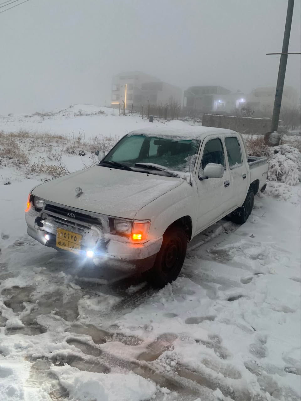 تويوتا محسن ٢٠٠١كه و دسه نه ويدا كريه ١٩٩٧ و چار جام كاره باى. ده بل چه كمه جه. داخلى سور. گئر و مه كينه و ته بريد و هيته ر هه مى بشه رتن سياره سه ر وه زعئ شه ريكئ يه صبغ حه رفL ره خئ سايقى چ زه ربئن قه وى تيدانينن. غرامه ٨٣٠٠٠٠هزار ل سه رن دئ ژ به ر سعرئ ئيخين. 
سعر. ٧٠$مه جال
*********** دهوك, العراق
