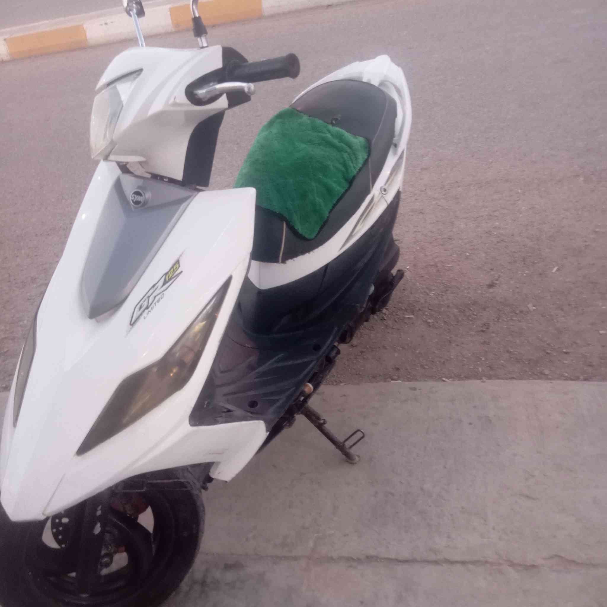 دراجه سايم نحله للبيع 
المحرك اسبانه ما حاط عليه  فول نضافه ابو 600لا تراسل.مكاني الرمادي الصوفيه 
شراي اتصل موشري لا تتصل ***********
