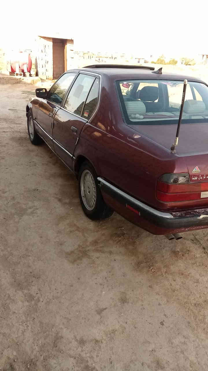 سلام عليكم بي ام موديل ١٩٩٠ سعر ٤٥ وبي مجال محرك وكير فول داخله نضيف ***********
